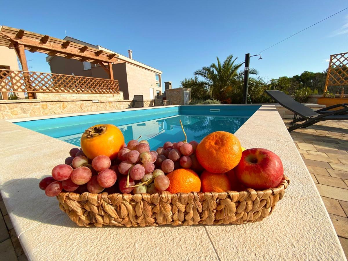Villa Island Vir With Pool Экстерьер фото