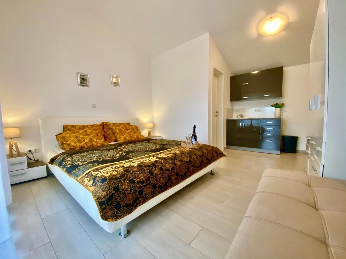 Villa Island Vir With Pool Экстерьер фото