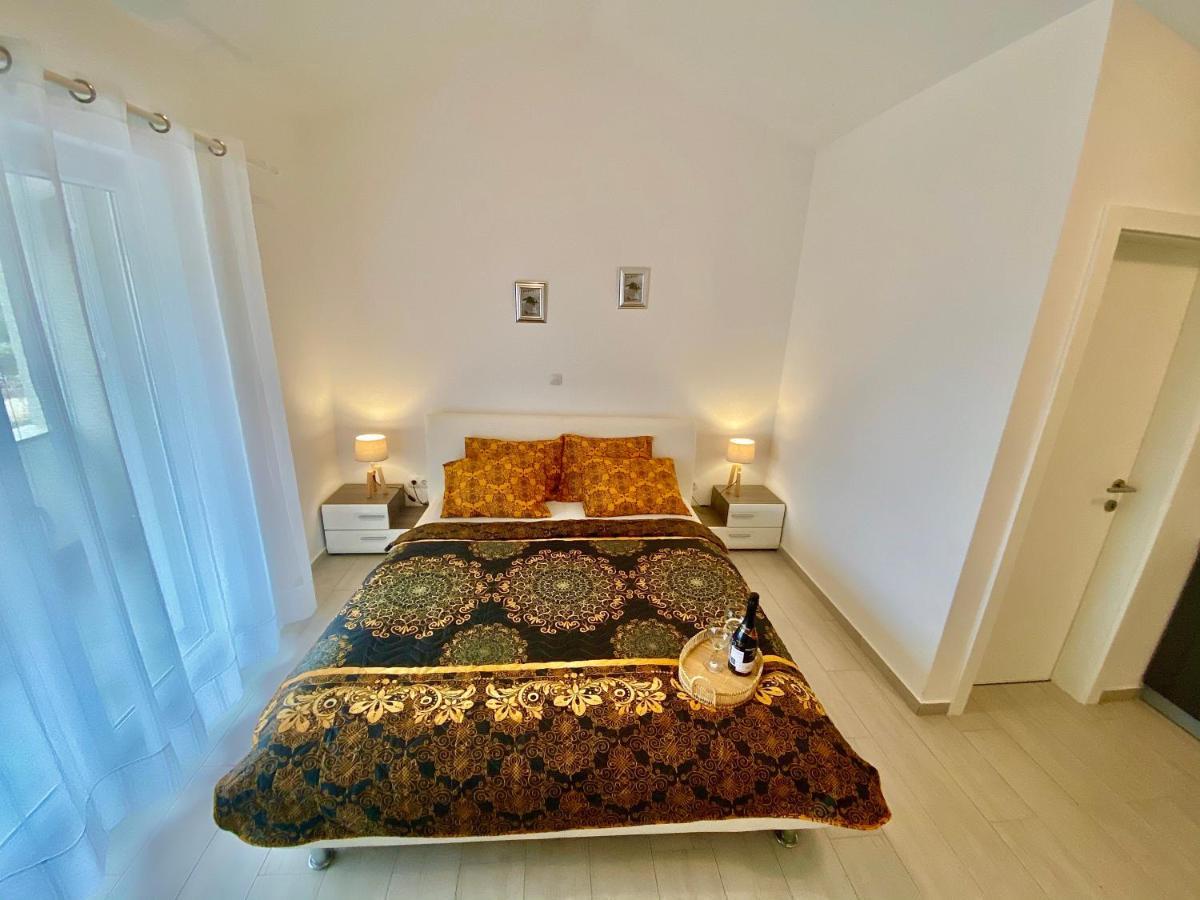 Villa Island Vir With Pool Экстерьер фото